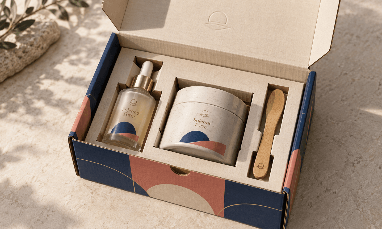 Open corrugated mailer with a fitted E-flute insert holding a serum bottle, ceramic jar and bamboo spatula.